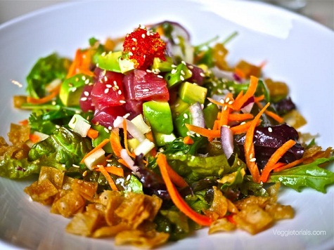 2. Poke, salad cá sống kiểu Hawaii là Shbet0099 cá cược trực tuyến truyền thống của người Hawaii. Trước đây, nó làm từ thịt đã được rút xương, trộn với các gia vị như muối biển, rong biển. Ngày nay, phiên bản này đã được cải tiến và thay thế bằng món cá sống sashimi Nhật Bản, thái thành những miếng to bằng nửa đốt ngón tay.
