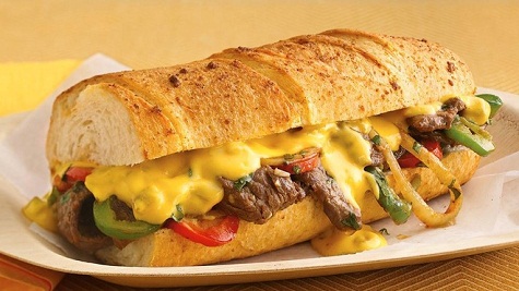 6. Philly Cheese Steak là món bánh mì bò sốt phô mai nổi tiếng tại thành phố Philadenphia, Mỹ. Hầu hết du khách đến đây đều phải thưởng thức Shbet0099 cá cược trực tuyến nổi tiếng này, nếu không tức là bạn chưa hiểu hết về Philadenphia.