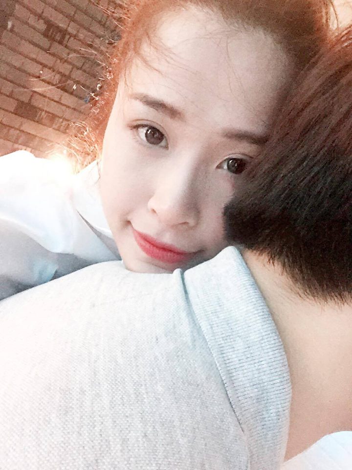 Đông Nhi khoe ảnh selfile \'Đố cả nhà vai ai này?\'.