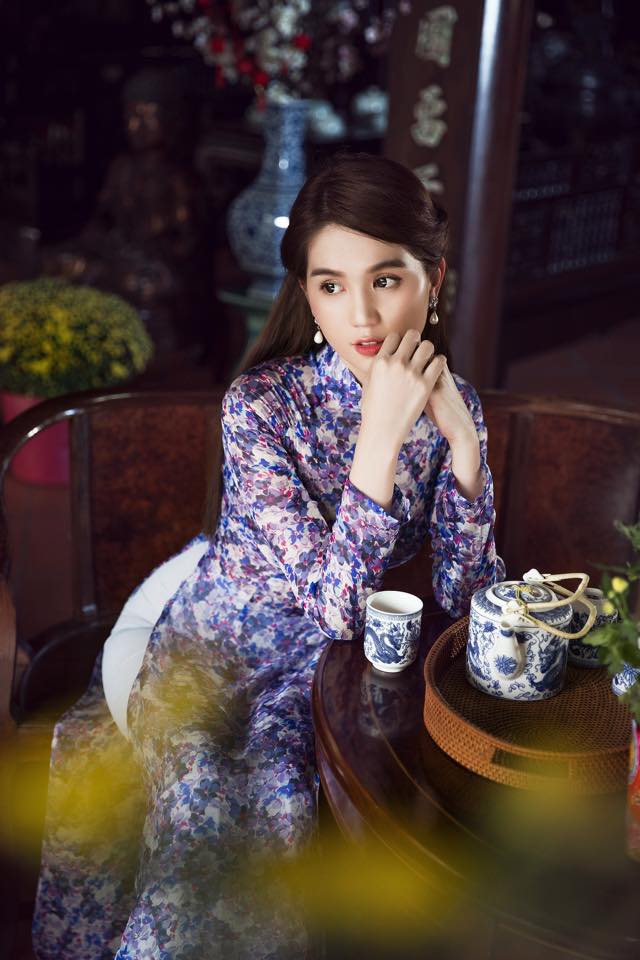 Ngọc Trinh \'Ui háo hức quá, trong tuần này phim Vòng Eo 56 của Trinh Trinh sẽ tung ra teaser và poster, không biết cảm nhận của mọi người sẽ thế nào nữa đây, có gì comment cho Trinh biết với nhoa\'.