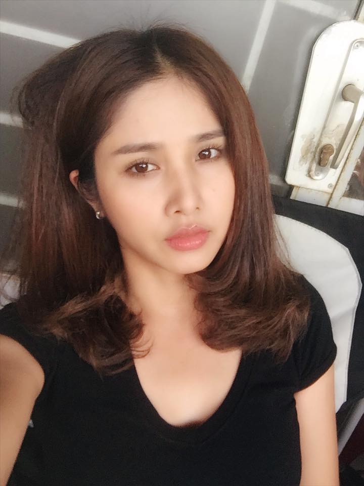 Thảo Trang - vợ cũ Phan Thanh Bình \'Người nói yêu em đi... Người nói thương em đi... P/s: nói thế mà vẫn không có ai iu...!\'.