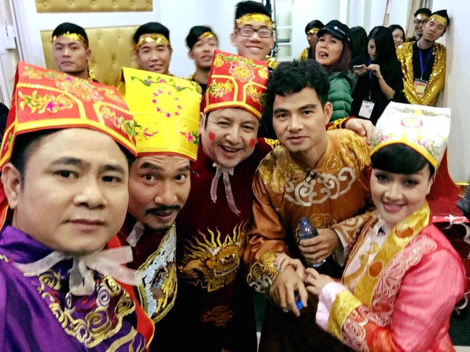 Tự Long hé lộ hậu trường Táo quân trước giờ G \'Táo con đi xem táo bố!!\'.