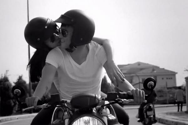 Thủy Tiên \'Chỉ khi đi qua những ngày mưa mới biết yêu thêm những ngày nắng, và chỉ khi vượt qua giông bão con người ta mới hiểu thấu giá trị của những ngày tháng yên bình\'.