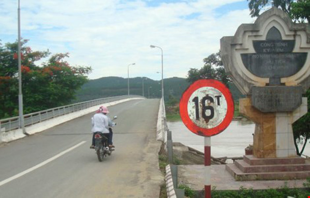 Thi thể nam sinh nổi trên sông Lam là do bị tai nạn giao thông