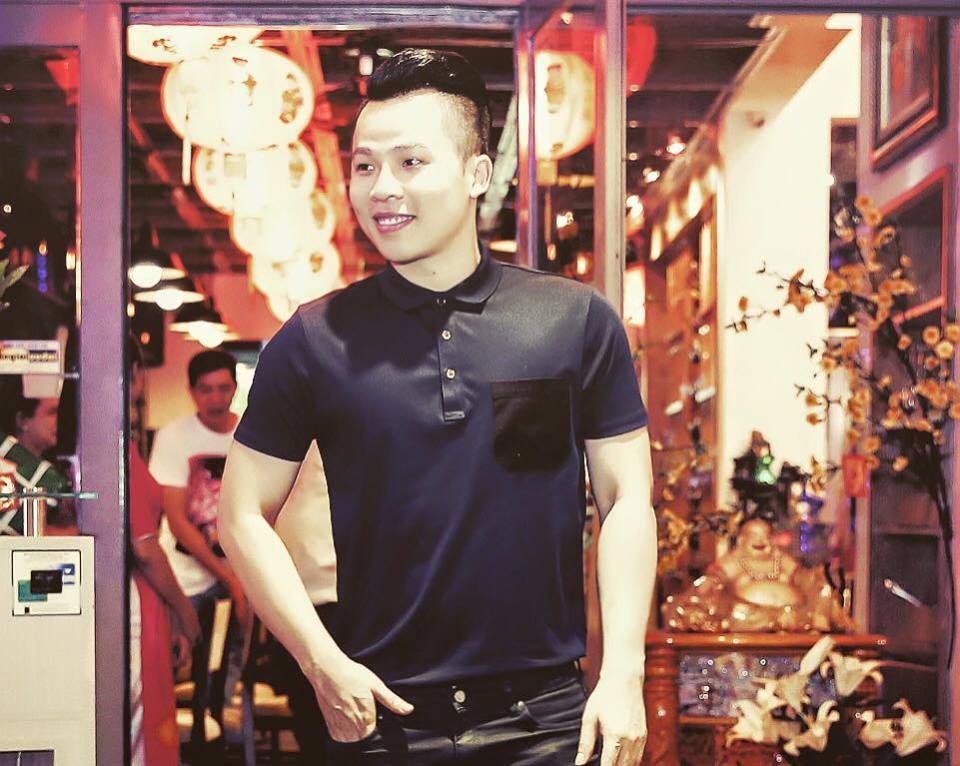 Khắc Tiệp \'Ngày cuối năm. Gói ghém lại những điều tưởng như đã cũ kĩ. Bao bọc yêu thương trong yêu thương. Lắng nghe con tim để thấy mình thật bình thản. Hít 1 hơi thật sâu! Sẵn sàng cho 1 năm mới có cả hạnh phúc và những nỗi buồn. Cố gắng thực hiên ước mơ, cố gắng học, cố gắng tạo cho mình một cái gì đó gọi là hành trang Shbet16 chơi game trực tuyến. Sẽ cười nhiều hơn, yêu đời hơn\'.