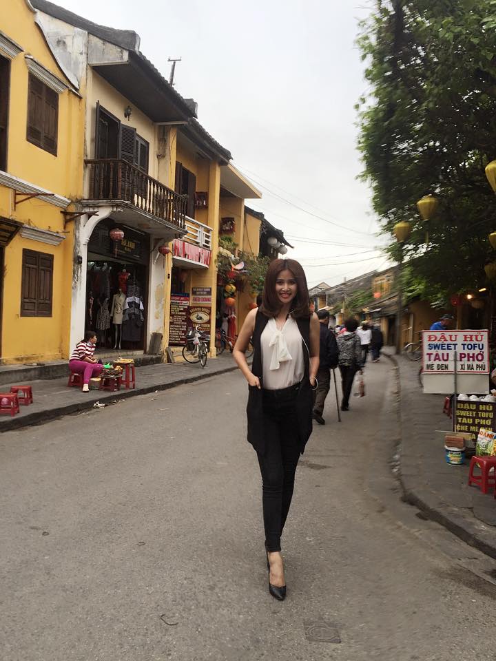 Thảo Trang \'Hội An ... Tuy lạnh nhưng vui...\'.