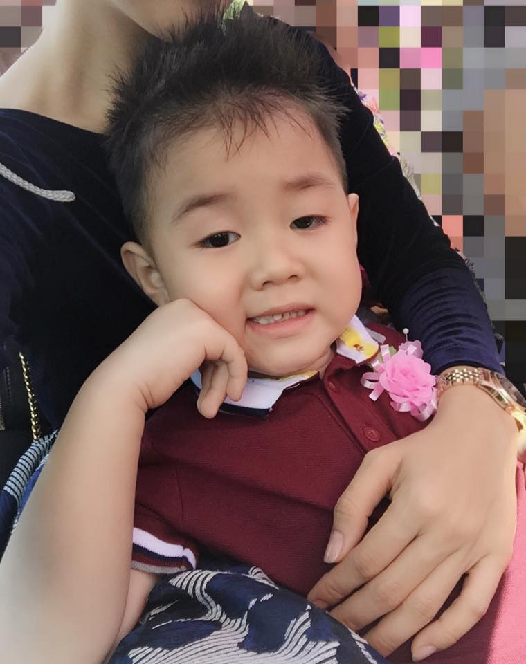 Lê Phương \'Mẹ ơi sao mẹ chưa dề dới con dậy mẹ? Con nhớ Mẹ nhứt nhà.. Mẹ không dề là Con buồn lắm đó! Sài Gòn quay vật vã, 27 Tết! (năm nay không có 30..). Con đã nói rõ từng chữ, thương hết sức!\'.