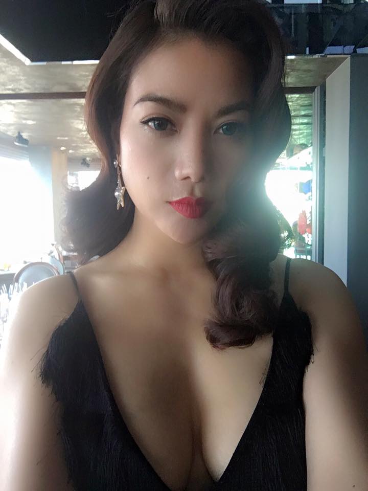 Trương Ngọc Ánh khoe ngực trần nóng bỏng \'Ước gì được ngủ 1 ngày\'.