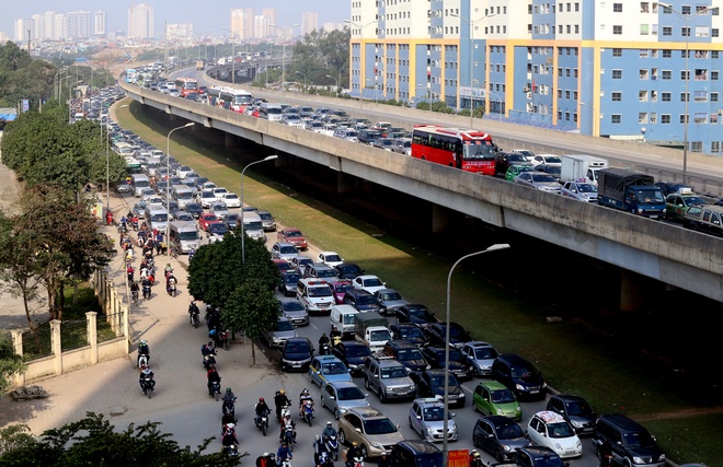 Hà Nội: Người dân chen chúc nhau về quê ăn Tết