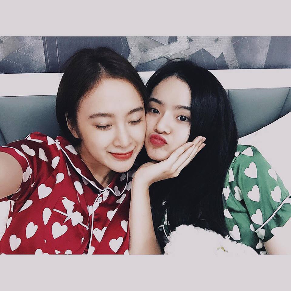 Angela Phương Trinh tình cảm selfile cùng em gái \'Đừng buồn vì Tết này bạn hok có gấu... Bởi vì bình thường...bạn cũng đã có gấu đâu!\'.