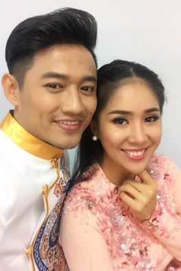 Lê Phương - Qúy Bình tình tứ selfile trước giờ lên sóng.