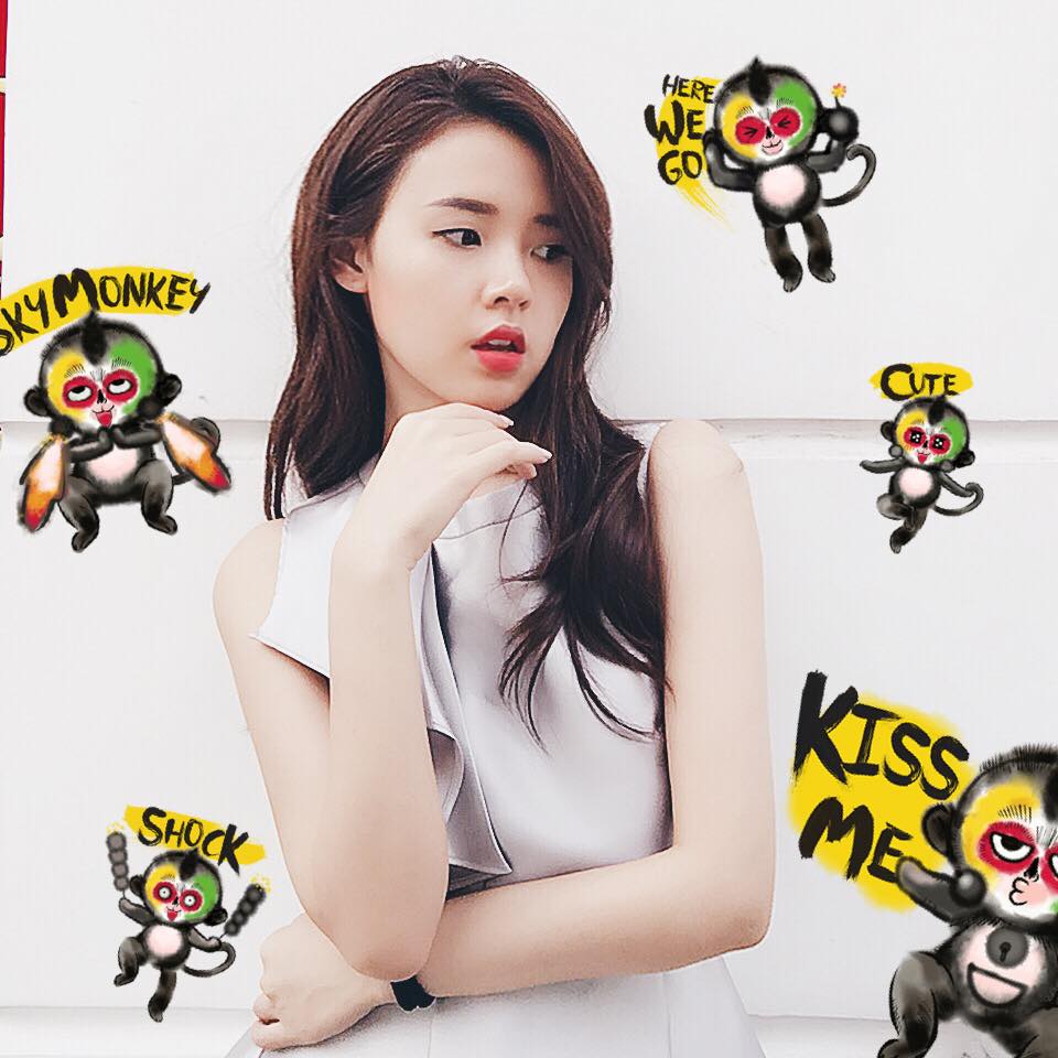 Midu hài hước \'Oh .... Tết tết tết ... Cô gái đang suy tư tính nhẩm tiền lì xì. Năm nay em 18, khuyến khích mọi người lì xì cho em dưới mọi hình thức nha\'.