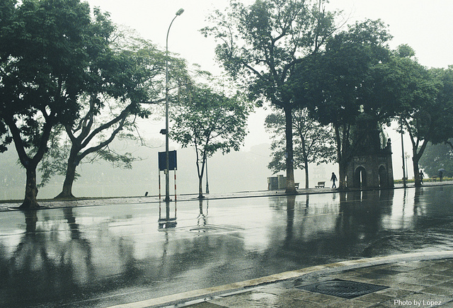 Bắc Bộ nhiều nơi có mưa nhỏ, Nam Bộ nắng nóng