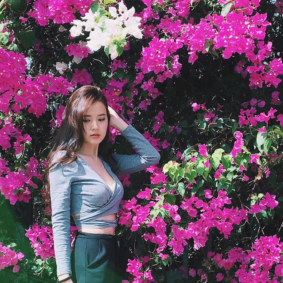 Hotgirl Midu khoe dáng sexy, nóng bỏng bên kỷ niệm xưa \'giàn hoa năm ấy\'.