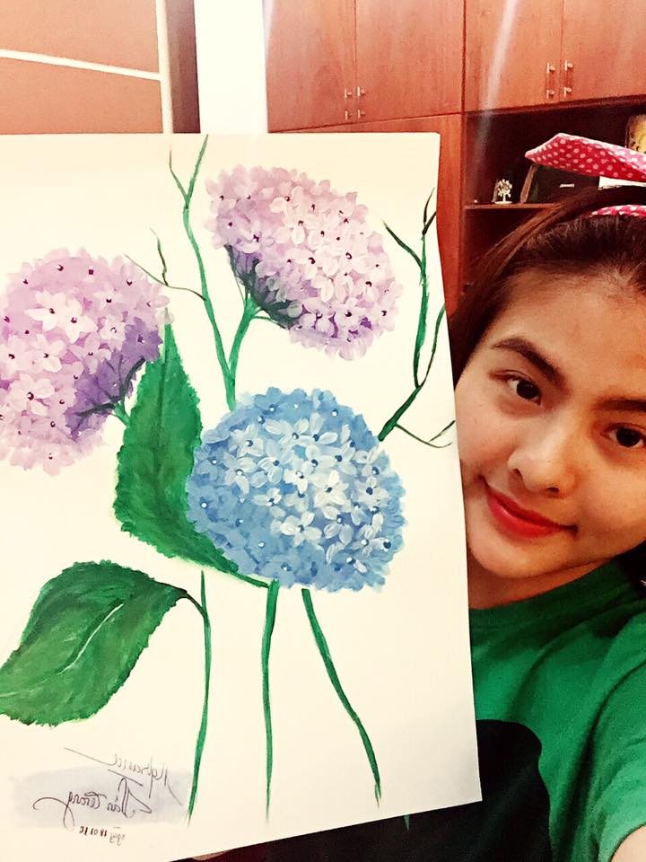 Vân Trang \'Miệt mài 3 tiếng đồng hồ. Đây là siêu phẩm nghệ thuật đầu đời của em! Mê vẽ lâu rồi.Mà giờ mới thử! Ngó coi cũng hông thúi lắm \'.