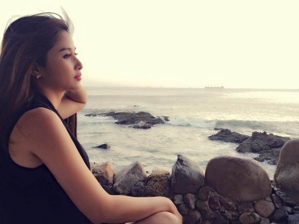 Thảo Trang - vợ cũ Phan Thanh Bình \'Có những nỗi buồn tan trong thời gian không đáy.... Có những nỗi buồn không tan trong đáy thời gian... \'.