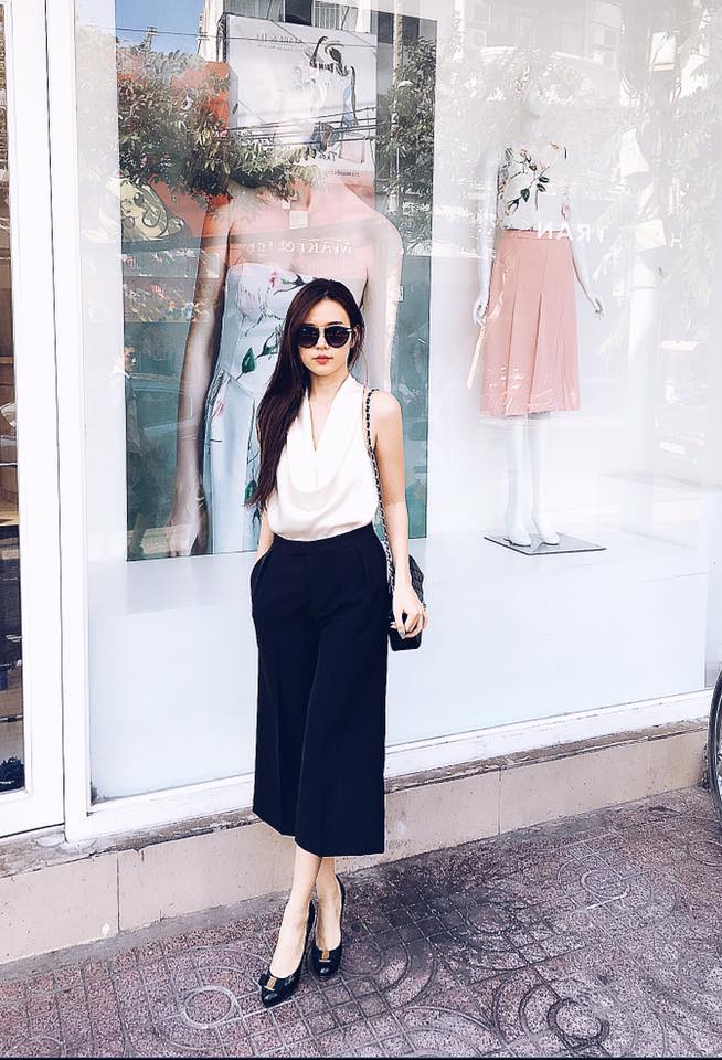Hotgirl Midu sành điệu \'Dạo phố\'.