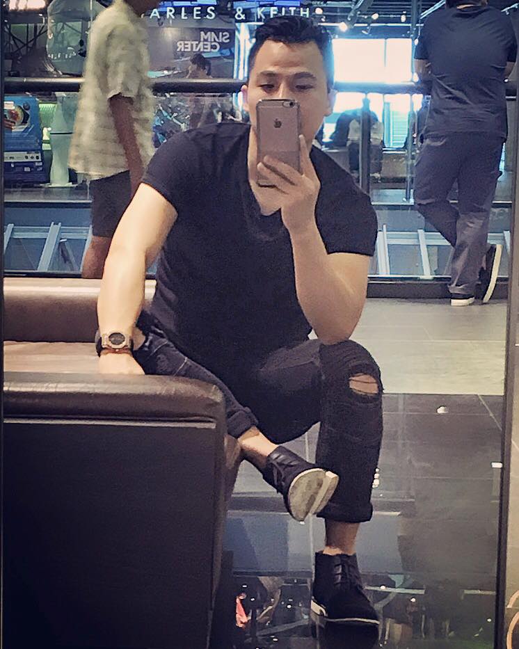 Khắc Tiệp \'Nhiều khi nhìn vào gương mà k phải mình... Và nhiều lời nói đáng tin nhưng vẫn có thể sai !!!\'.