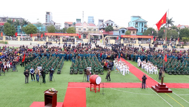 Tại huyện Ba Vì, Bí thư Thành ủy Hà Nội Hoàng Trung Hải đến tham dự, tặng quà và động viên các tân binh hoàn thành tốt nhiệm vụ. Huyện Ba Vì lần này tuyển chọn được 240 thanh niên.