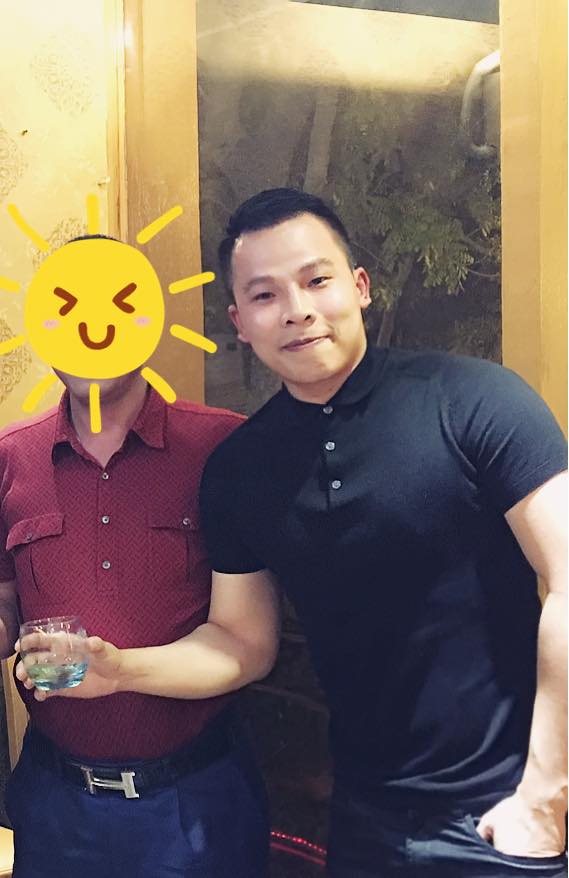 \'Ông bầu\' Khắc Tiệp \'Mặt xỉn mà nhìn đẹp trai phết\'.