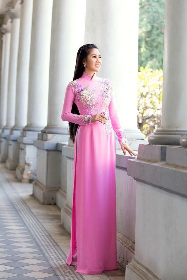 Diễn viên Lê Phương \'Em tìm gì trong đống đổ nát ấy? Tránh đi em.. Đừng để bẩn đôi tay. Người khôn biết lúc nào nên dừng lại!! Để kẻ khờ hớn hở ..dọn dẹp thay!!!\'.