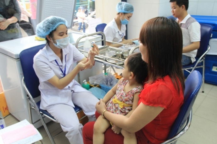 Bé trai tử vong sau khi tiêm vắcxin Quinvaxem 1 ngày