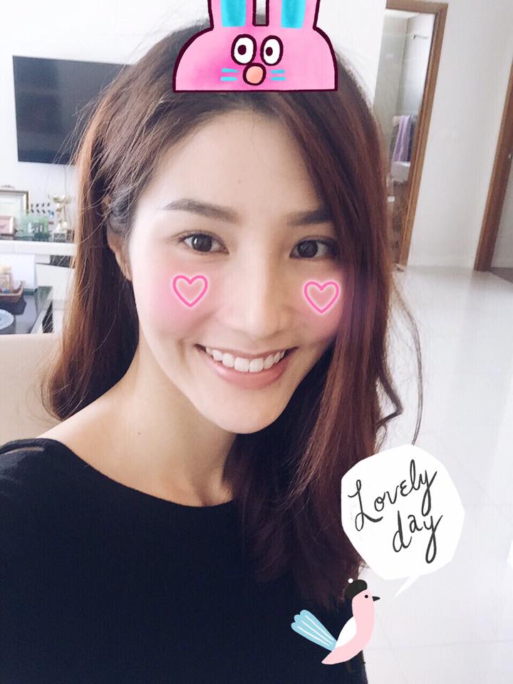 Diễm My hào hứng làm thơ \'Cứ sai đi vì cuộc đời cho phép. Cứ yêu đi dù rằng mình ngu si. Ai lừa ai, ai hờn ai, ai giận ai, ai thù ai.. cho qua đi. Cứ đam mê dù nhiều người cười chê. Và cứ vui lên, vì ta không.. cô đơn...\'.