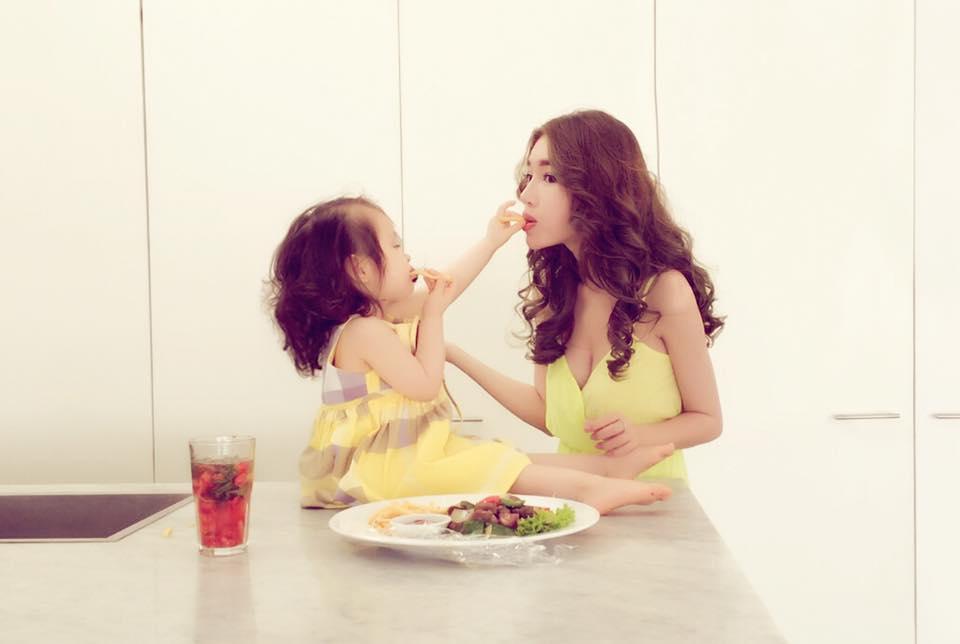 Elly Trần \'Có những người mà dù gặp cả ngày ta vẫn không thấy chán, và chúng ta gọi đó là tình thân.