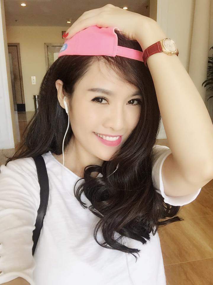 Người đẹp Quế Vân tâm trạng \'Trong phẳng lặng như nét hồn yên tĩnh! Nhưng sóng ngầm dữ dội THÉT bên trong\'.