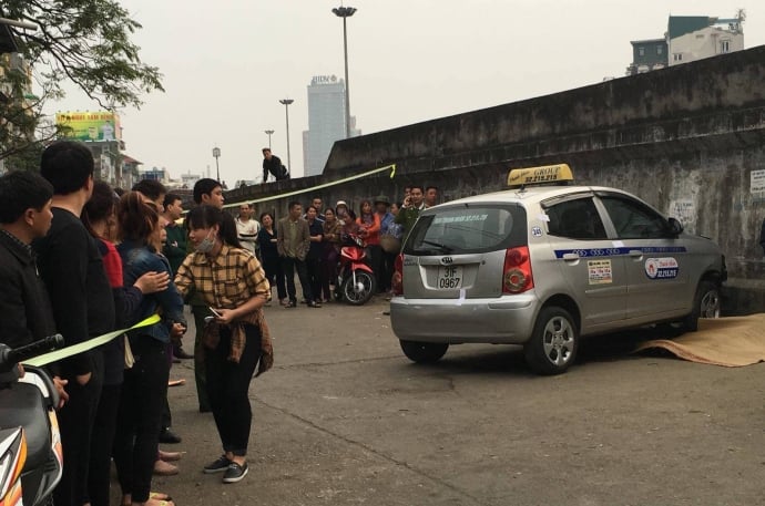 Vụ taxi điên đâm 2 bà cháu: Gia đình xin đưa cháu bé về nhà