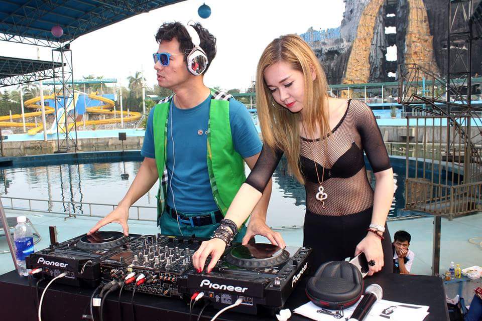 Xuân Bắc hài hước từ chối nhìn \'gái xinh\' \'Ngoảnh mặt đi, kiêu sa chưa, xin lỗi anh có Shbet111 slot, casino, thể thao, xổ số rồi!!!\'.