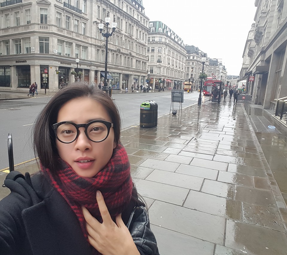 Ngô Thanh Vân \'Đi xa rồi mới biết quý những thứ ta có thật hạnh phúc. London mấy hôm nay trời mưa và lạnh quá...\'.