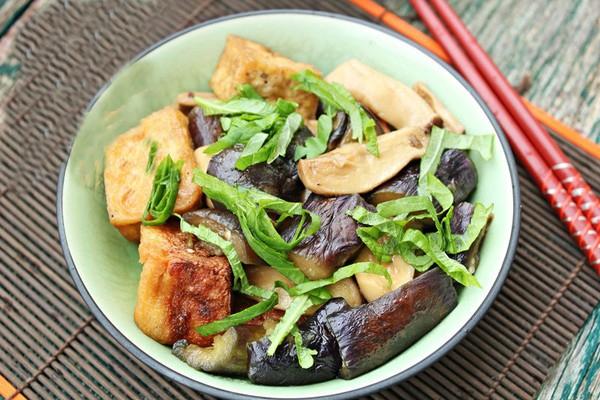 Mùng 1 ăn chay với món đậu phụ kho cà tím