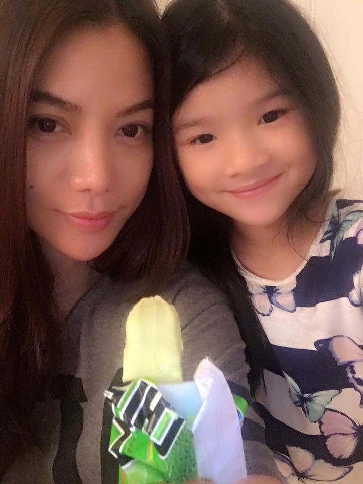 Trương Ngọc Ánh bật mí sở thích của hai mẹ con \'Tự nhiên 2 chị em thèm kem\'.