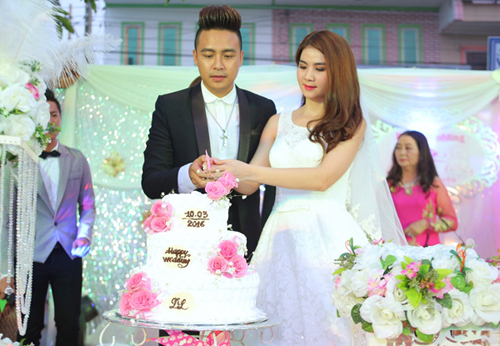 Những hình ảnh đẹp trong Quatrian shbet hiện đang mở ở chợ của Kha Ly - Thanh Duy