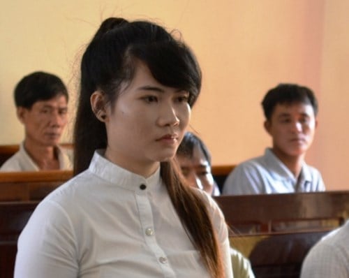 Lừa tiền đại gia, hoa khôi xinh đẹp lĩnh án 13 năm tù