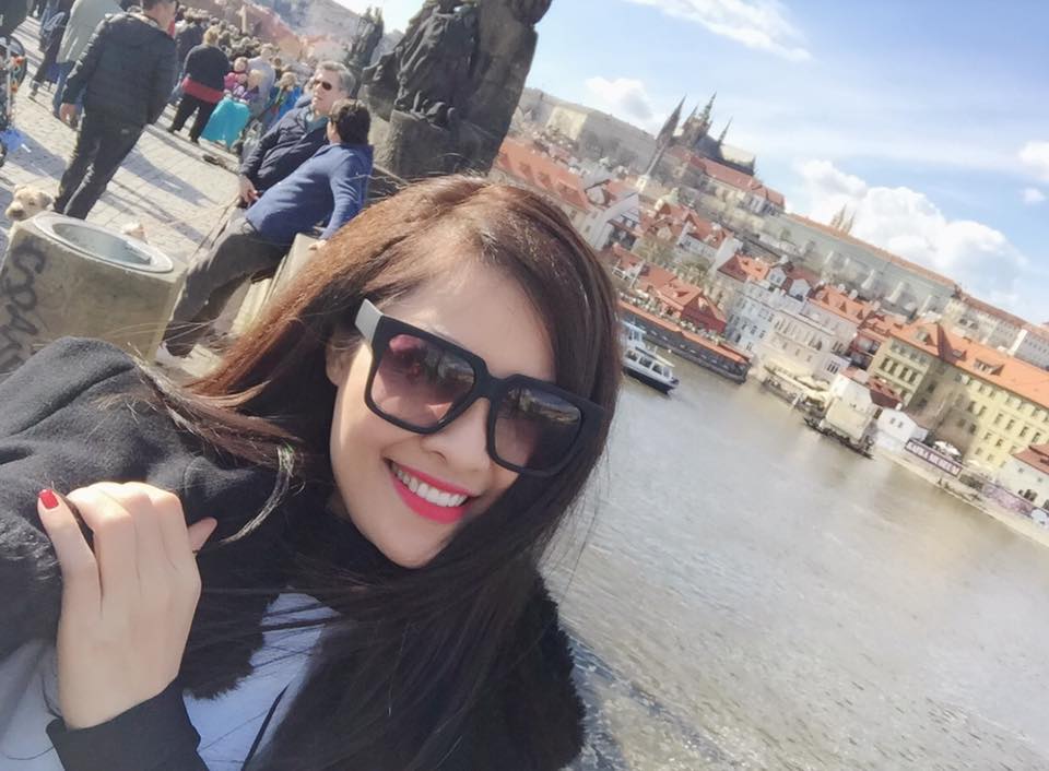 Quế Vân lại cao hứng \'Còn đâu nụ cười ấy............! Nhớ Châu Âu..... Nhớ món Bò...... Muốn đi xa\'.