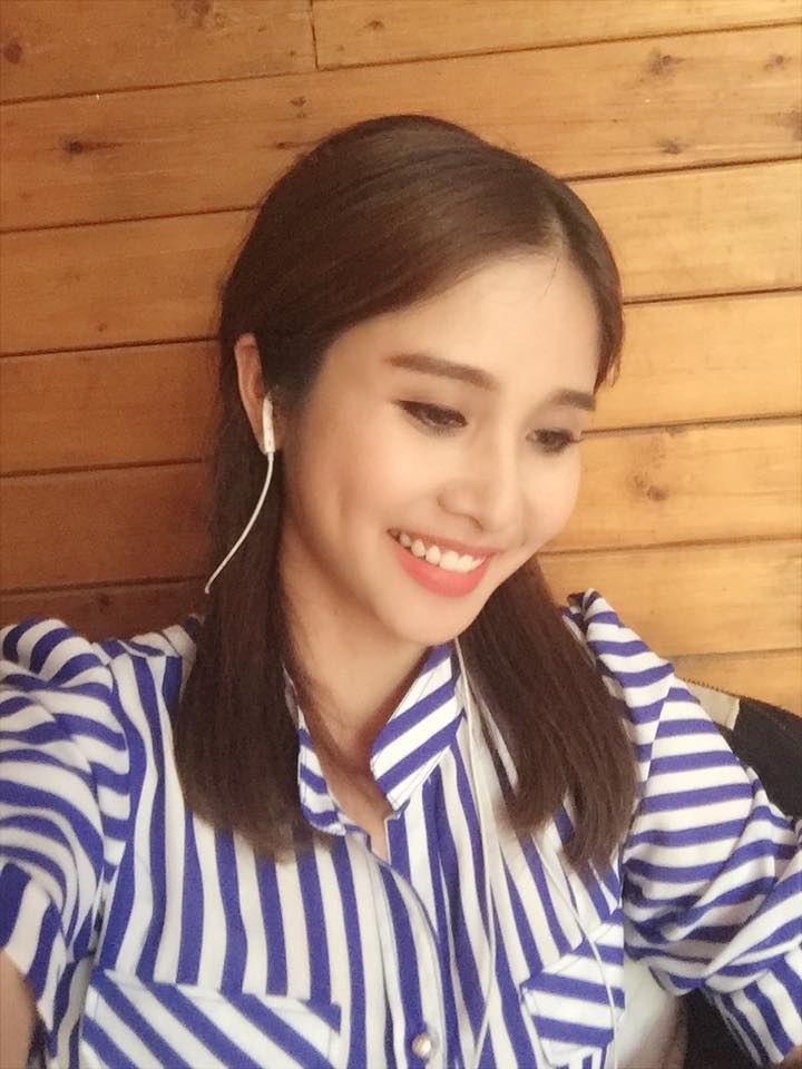 Thảo Trang \'Em cũng chỉ là con gái thôi. Buồn là khóc hay vui là cười. Em cũng chỉ muốn e như bao người , được anh yêu thương một mình em thôi ....!!\'.