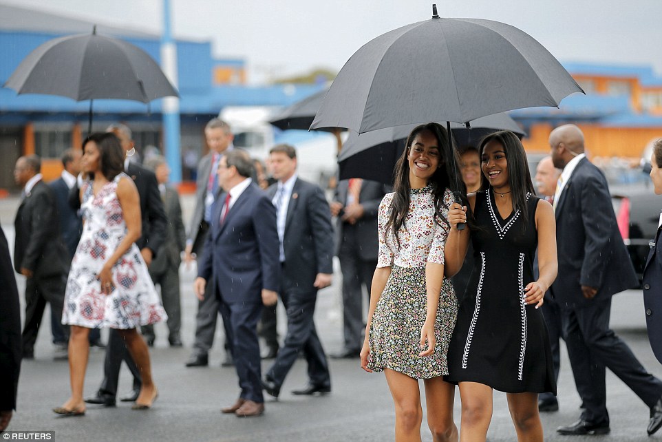 Ngắm gu thời trang vợ con Tổng thống Obama trong chuyến thăm Cuba