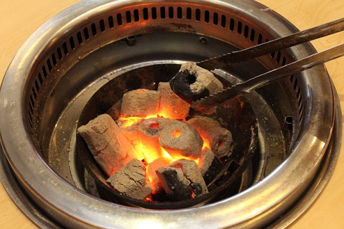 Đốt than sưởi ấm, mẹ con sản phụ và người nhà nhập viện cấp cứu