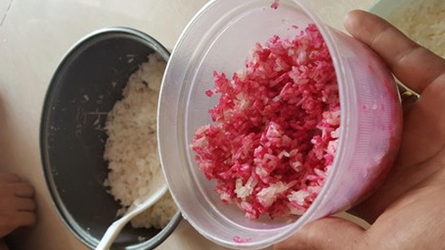 Vụ cơm trắng chuyển màu đỏ au: Là do nước hột mồng tơi