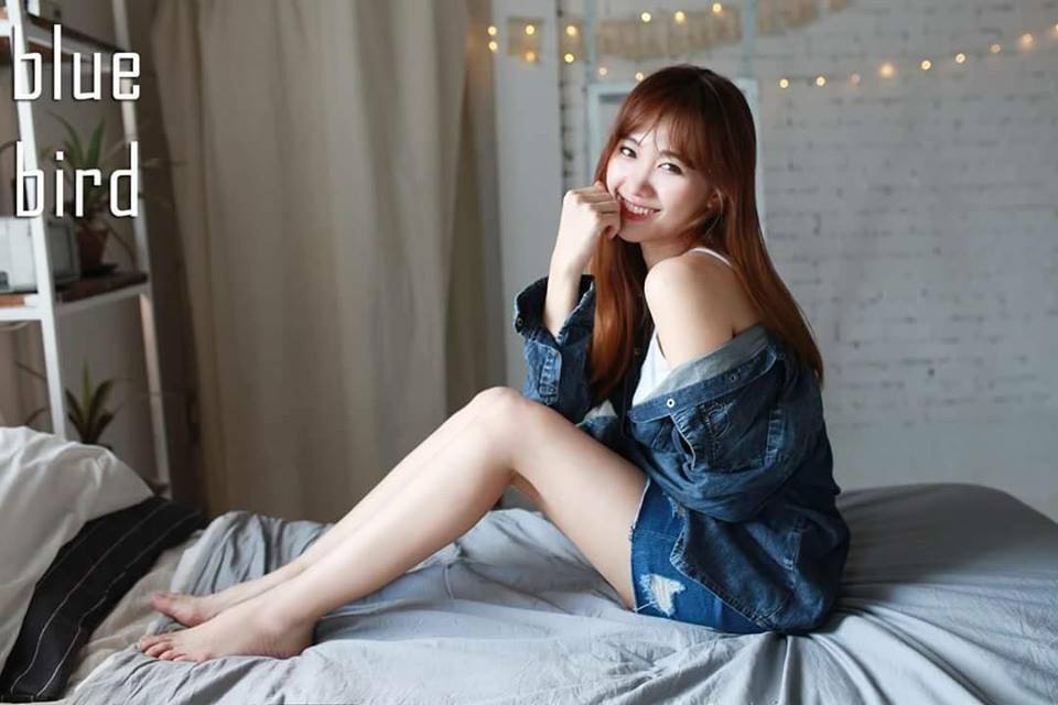 Hari Won “Hôm nay là ngày nói xạo. Các bạn có lừa được ai chưa ? Hari Won thì đang lừa tình nè”.