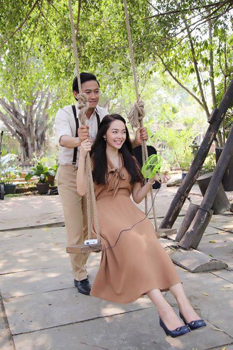 Qúy Bình ân cần, hạnh phúc chăm sóc \'người yêu\' Minh Hằng.