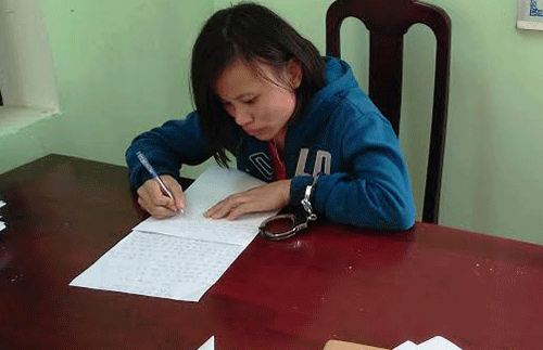 Mâu thuẫn, con gái sát hại mẹ nuôi rồi tung tin do ngã vào dao