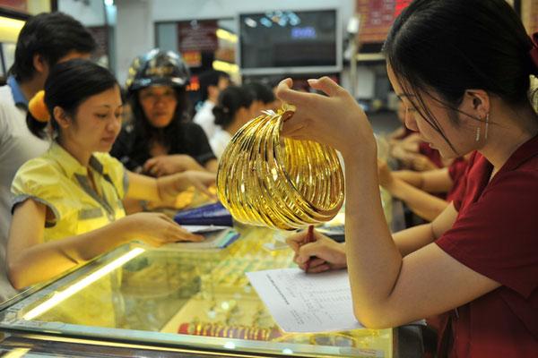 Giá vàng, Đô la Mỹ hôm nay 5-4: lập đáy trước tin đồn của Fed