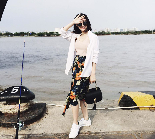 Angela Phương Trinh trẻ trung, hiện đại cùng streetstyle thanh lịch.