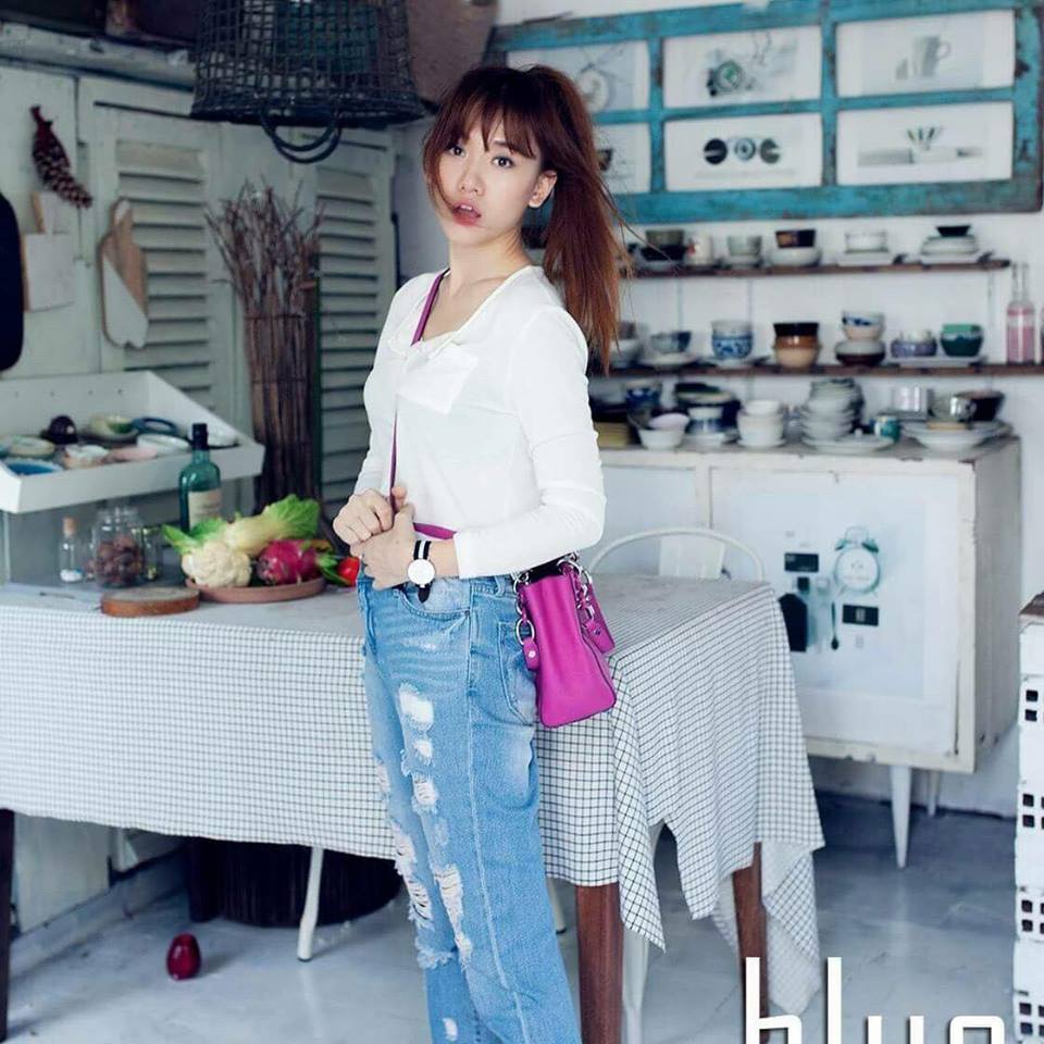 Hari Won biểu cảm gương mặt đáng yêu, siêu dễ thương trong hình ảnh mới.