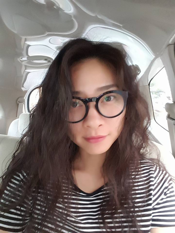 Ngô Thanh Vân hài hước selfie cùng Shbet123 Link Vào ShBet Mới Nhất xoăn của mình \'Sáng tóc thẳng. Chạy đến chiều tóc nó quéo dzậy nè... Đầu bốc khói luôn. Có ai giống tui hông?\'.