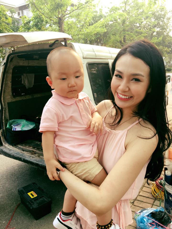 Vợ Tuấn Hưng - Thu Hương phấn khích chia sẻ style mùa hẹ của Shbet111 slot, casino, thể thao, xổ số \'Mùa Hè này Shbet111 slot, casino, thể thao, xổ số Hưng sẽ chọn màu hồng nhé. Còn các bạn?\'.