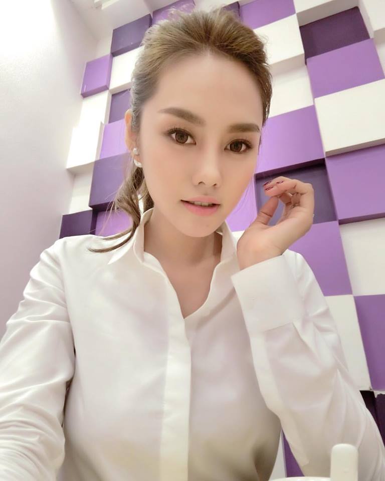 Người mẫu Linh Chi \'Vậy thì buông tay ra để những yêu thương tự do ... Là nhớ nhung hay lãng quên thì thời gian sẽ có câu trả lời\'.